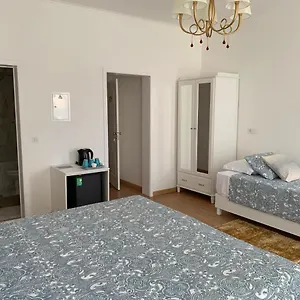 Safira Lisbon